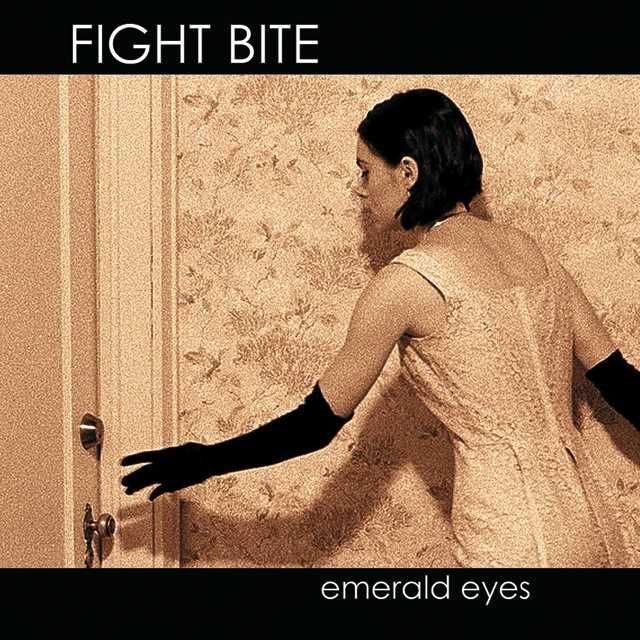 emerald eyes fight bite 