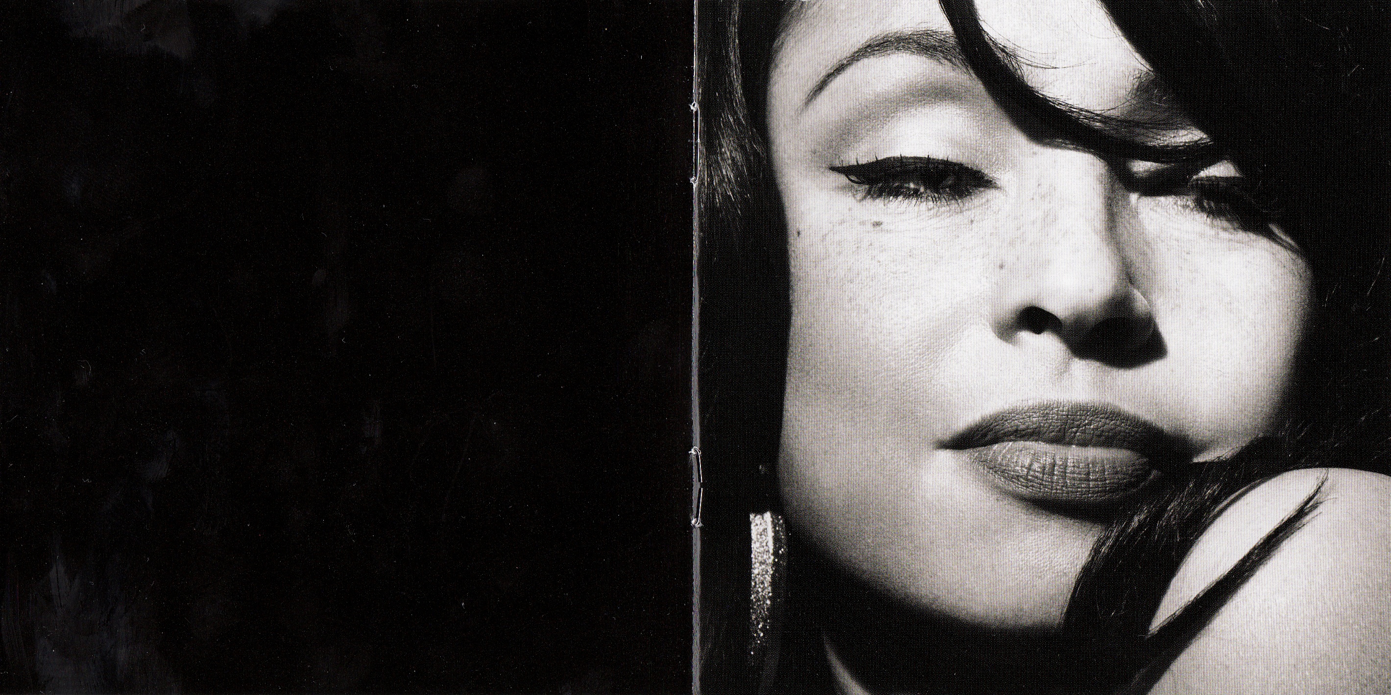 Sade  The Ultimate Collection booklet3 