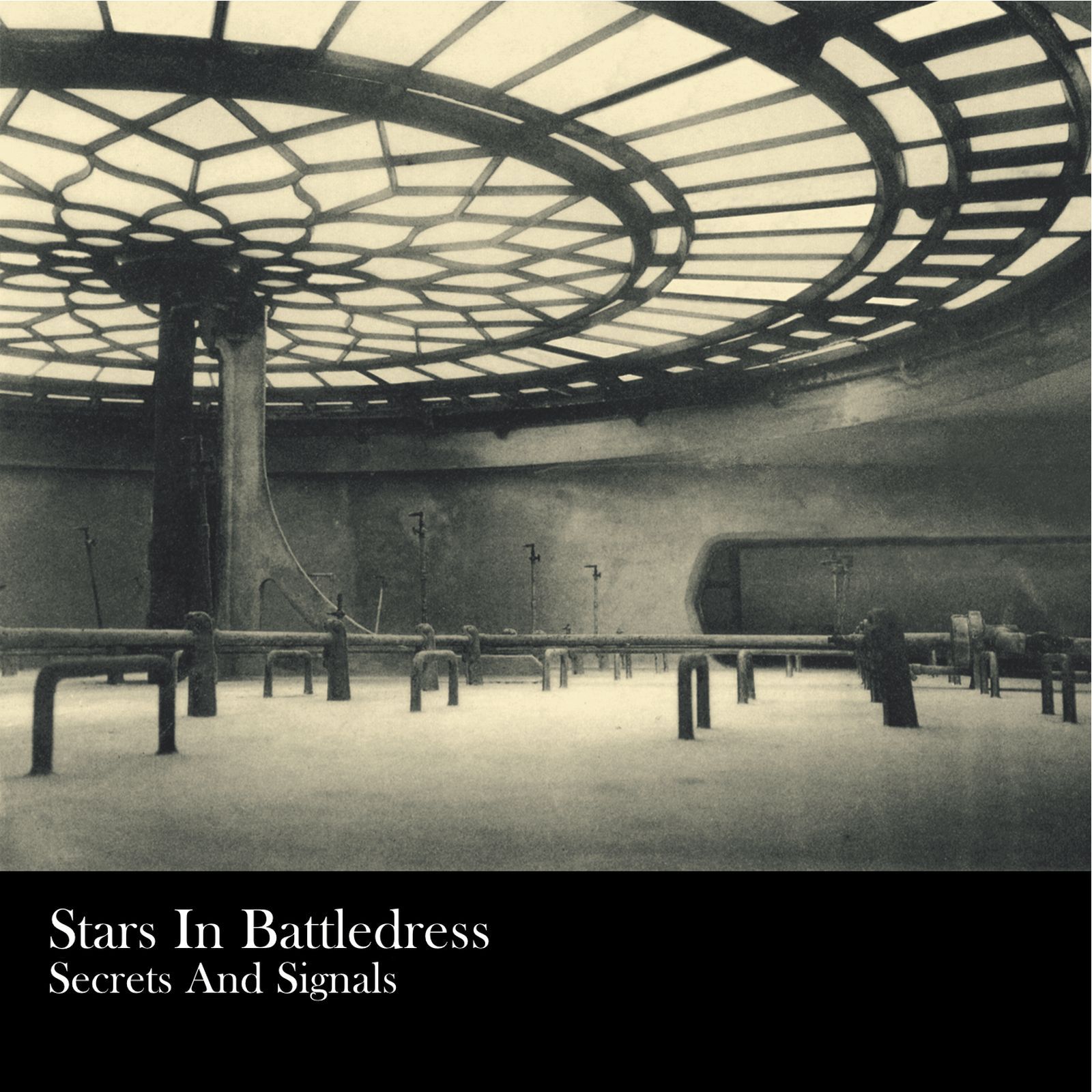 secrets and signals stars in battledress 