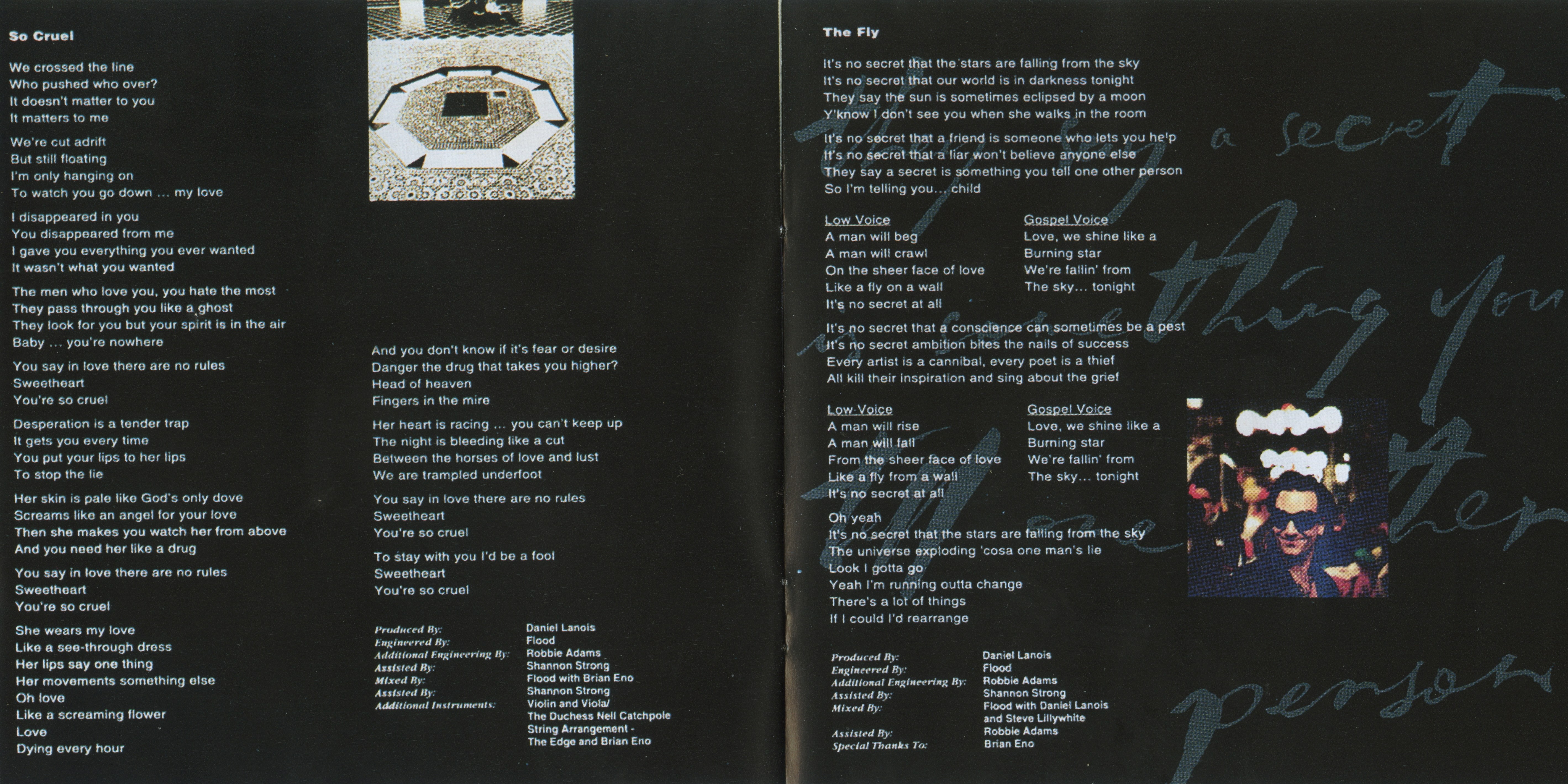 U2  Achtung Baby booklet02 